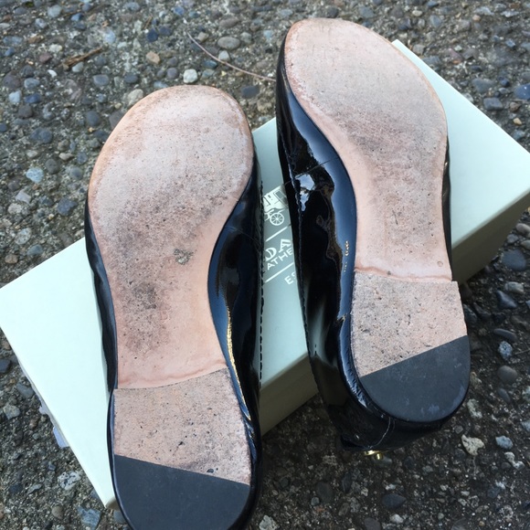 💥FREE SHIPPING on 2 or more items       Coach 🖤 black patent flats - Picture 4 of 4